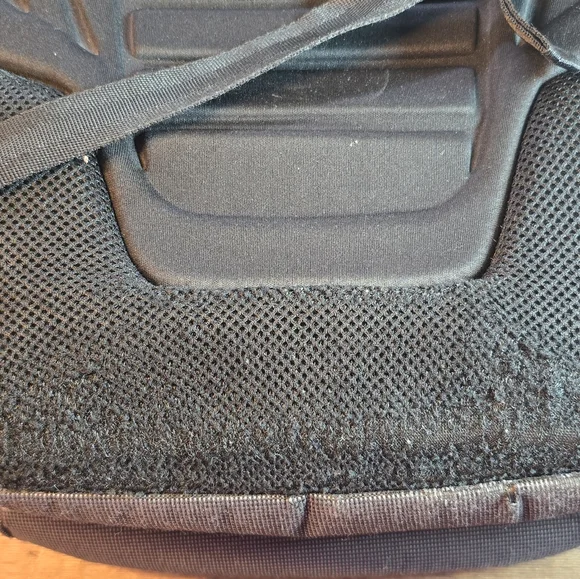 Ogio Renegade RSS 17" Black Pindot Laptop Backpack Carrying Case Tablet Bag - Picture 13 of 14